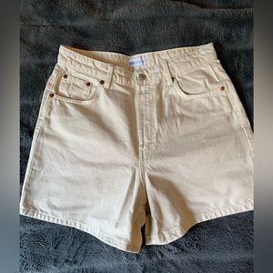 Zara high rise 4inch mom shorts, cream coloured, size 8